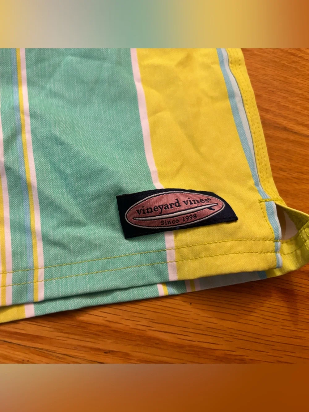 Vineyard Vines swim trunks Green and Yellow men’s size large